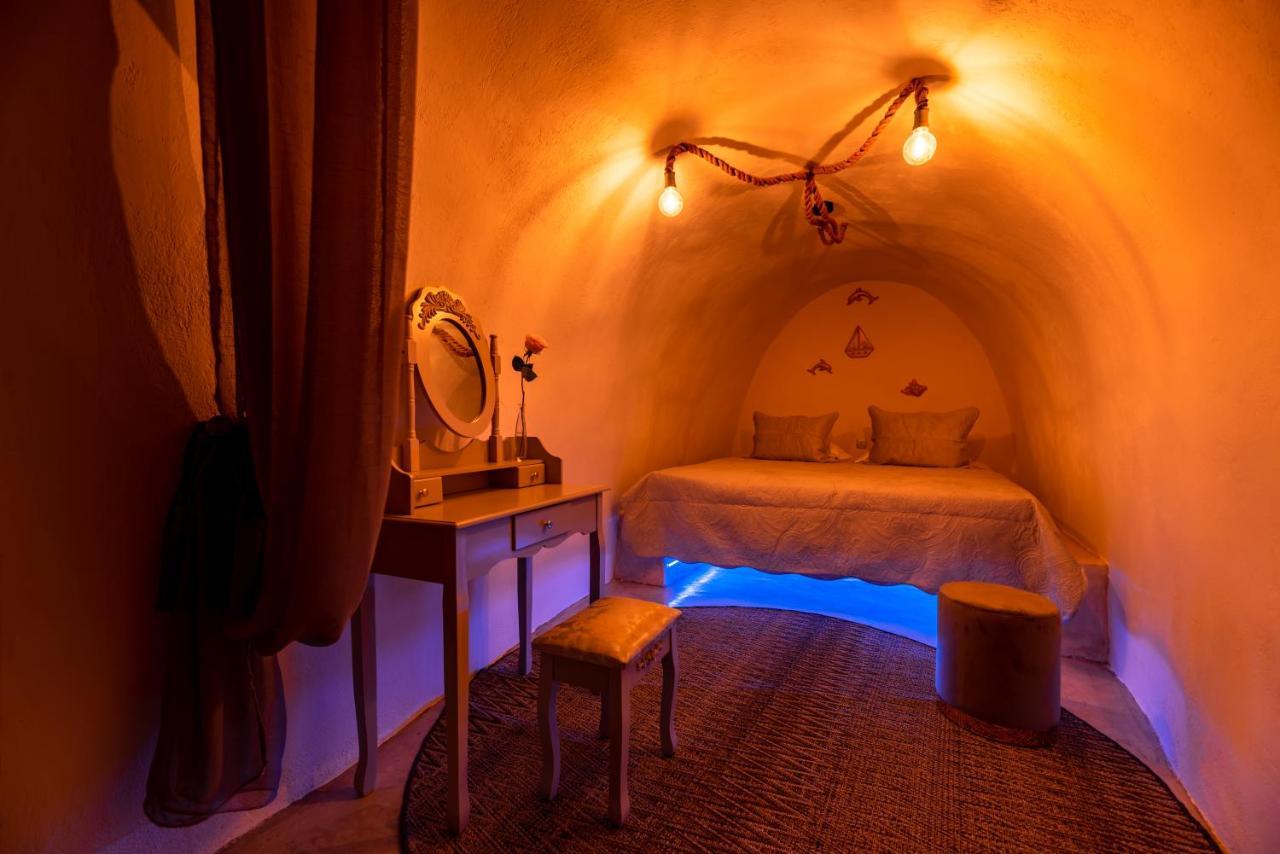 Akrotírion Black Bay Caves Suites מראה חיצוני תמונה